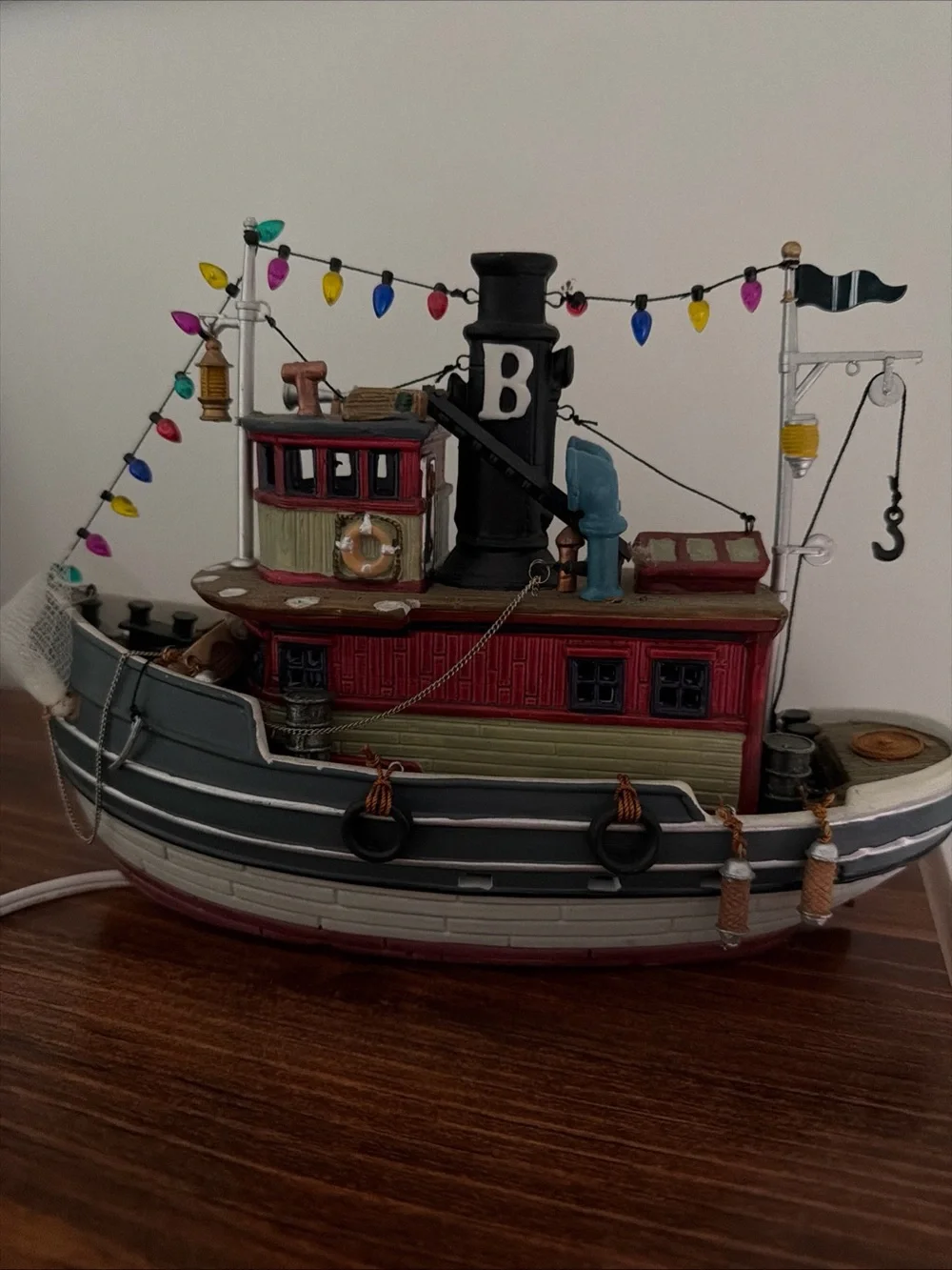 Lemax 2001 Lighted Bessie Boat with Multicolor String Lights